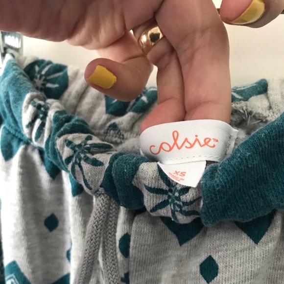 NWOT Colsie Holiday Christmas Sweatsuit Crop Top & Sweatpants - Picture 11 of 13